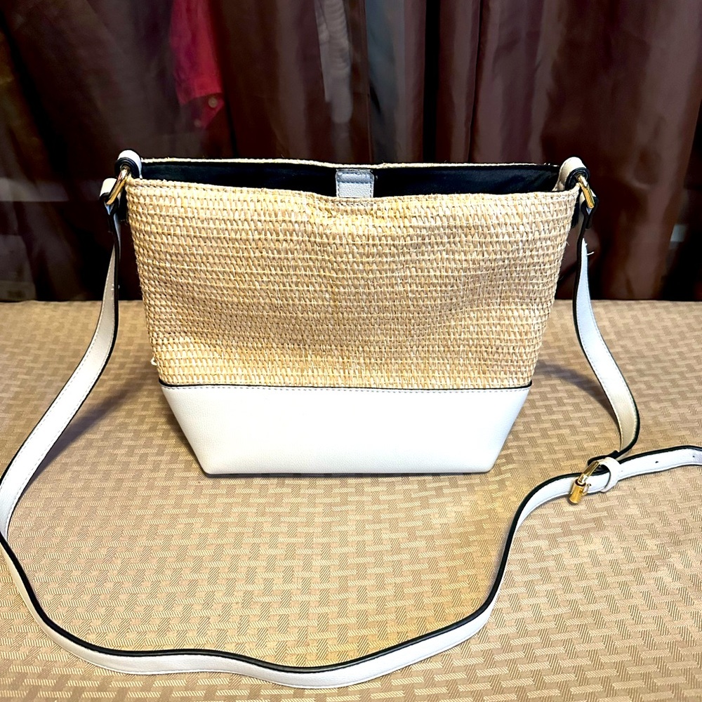 Izzy & Ali straw crossbody In excellent condition Callout is end strap cut off